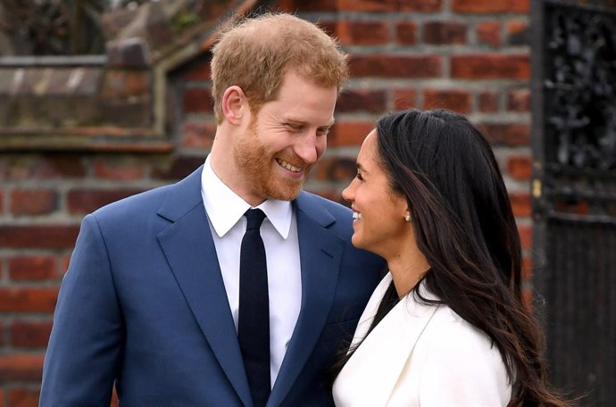 Prince Harry and Meghan Markle at a photocall to announce their engagement at Ke