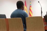 Un hombre niega haber matado a su vecino sin familia en Alicante para okupar su vivienda