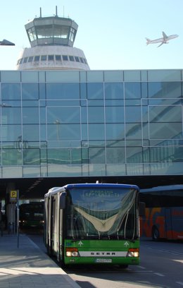 Autobús llançadora per a empleats de l'Aeroport del Prat