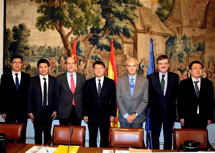 Delegación china con representantes de Presidencia y Administraciones Territoria