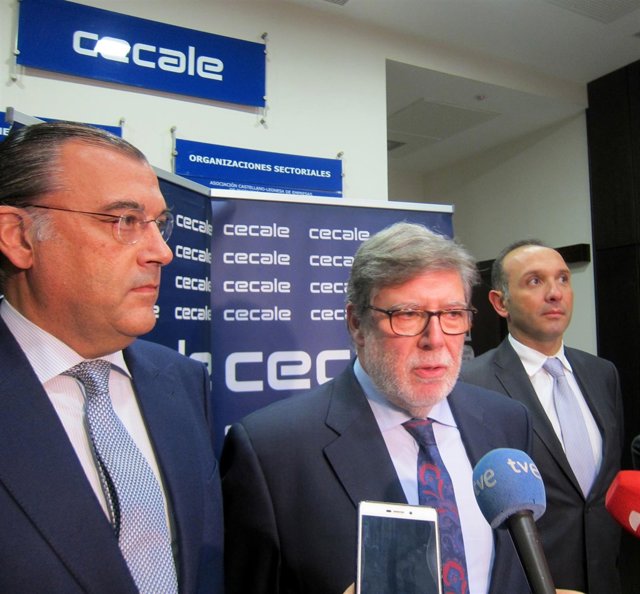 Aparicio (centro), Silva (izda) y Santos (dcha).                             