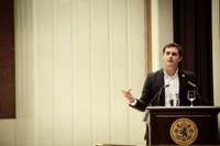 Rivera afirma que si Ciudadanos gobierna Cataluña, tenderá la mano "a todo el que respete las leyes"