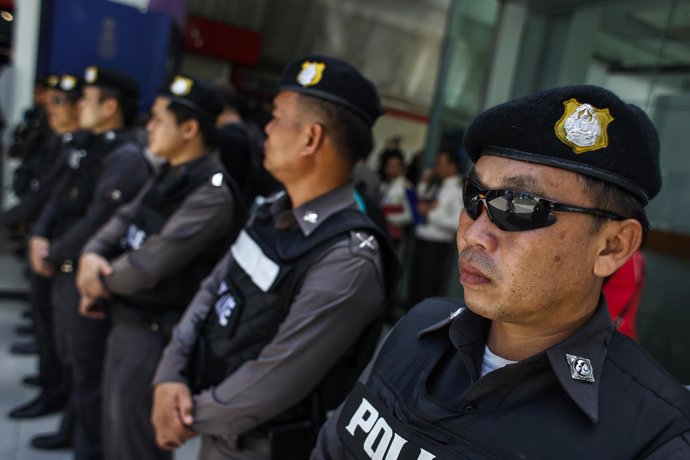 Policías tailandeses desplegados en Bangkok