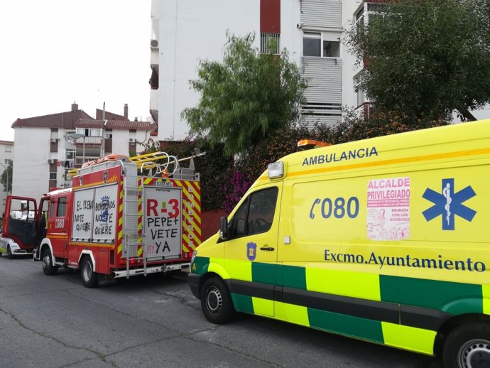 Bomberos ambulancia bomberos málaga intervención mujer