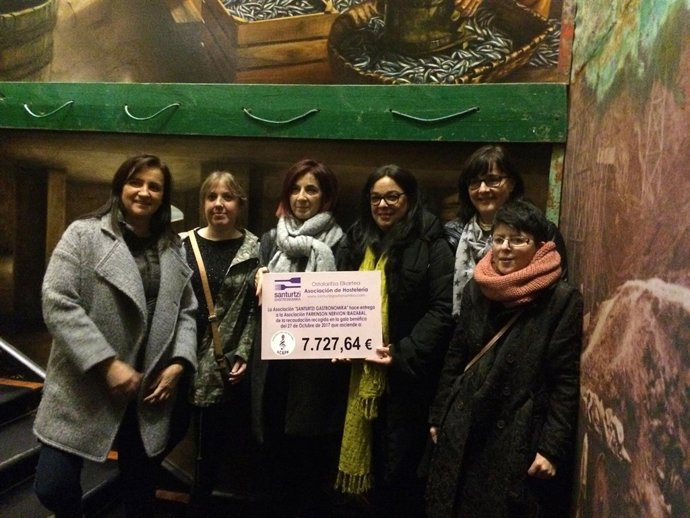 Entrega del cheque de la gala solidaria de Santurtzi Gastronomika