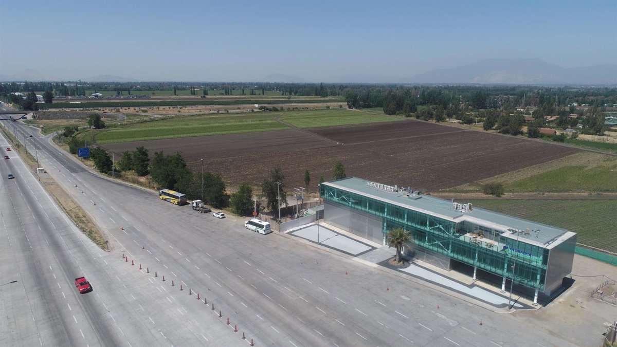 FCC pone en servicio una autopista de acceso a Santiago de Chile, un