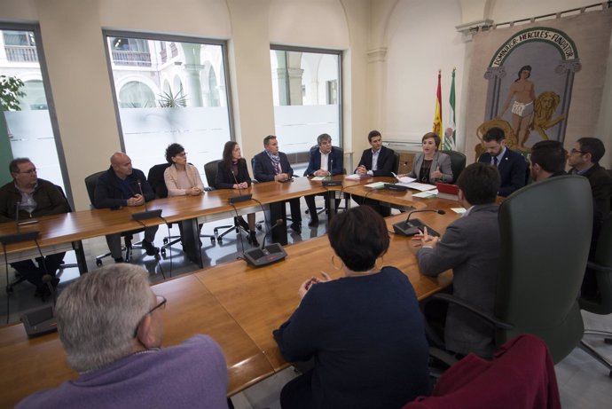 Reunión de la Junta con alcaldes afectados por la línea Caparacena-La Ribina