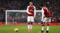 Wenger descarta las salidas de Ozil y Alexis en enero
