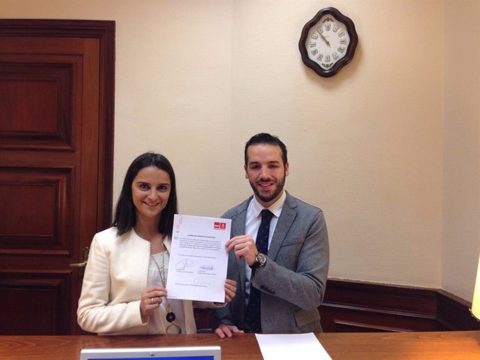 Los diputados del PSOE Carmen Cuello y Gonzalo Palacín