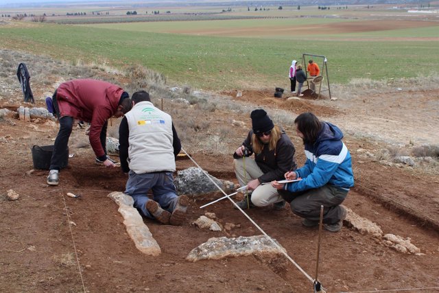 Arqueólogos trabajan en la necrópolis Panoría