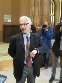 Santiago Vidal continuaba presentándose como juez y senador para reservar mesa en un restaurante tras haber dimitido