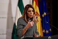 Susana Díaz ve "urgente" reformar la Constitución pero no ve "voluntad" en PP y Podemos
