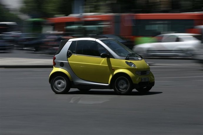Recursos de tráfico. Carreteras. Coches. 