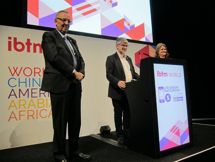 Joan Gaspart (Turisme de Barcelona), Agustí Colom (Aj.) i Kerry Prince (IBTM)