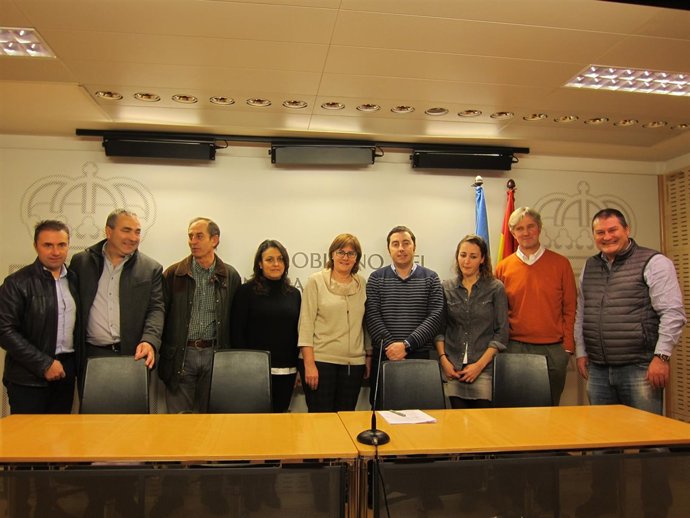 La consejera de Servicios Sociales, Pilar Varela, con alcaldes asturianos