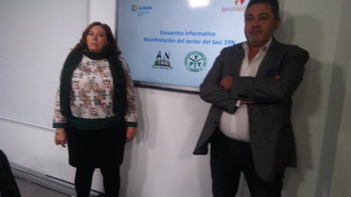 Julio Sanz y Azucena Cabezas en rueda de prensa sobre huelga de taxistas
