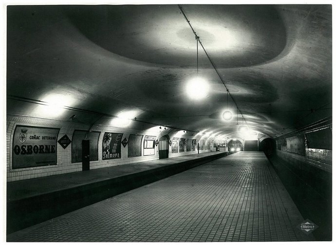 Antiguo andén de una estación de Metro de Madrid