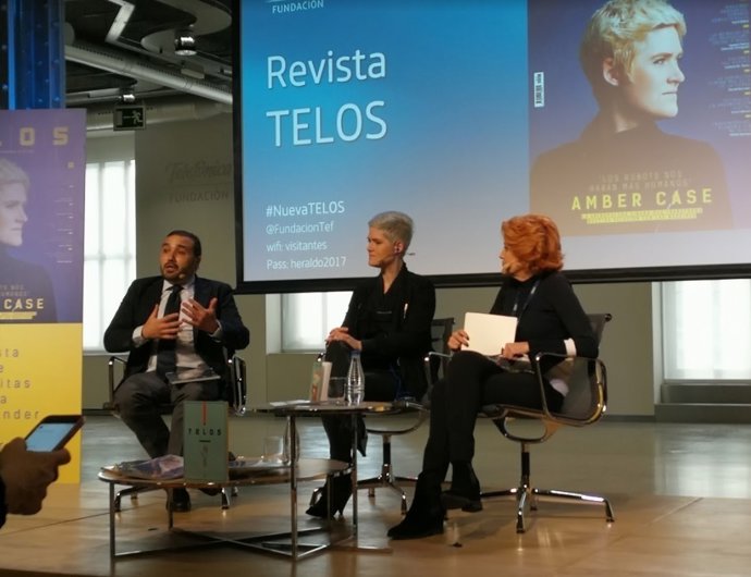 Evento de relanzamiento de la revista Telos