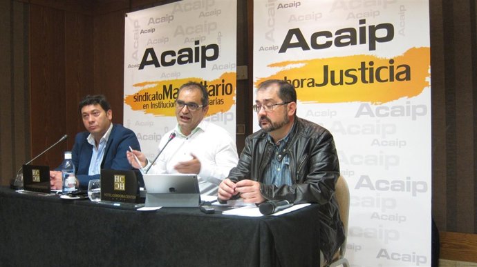 Rueda de prensa de Acaip con José Luis Pascual en el centro