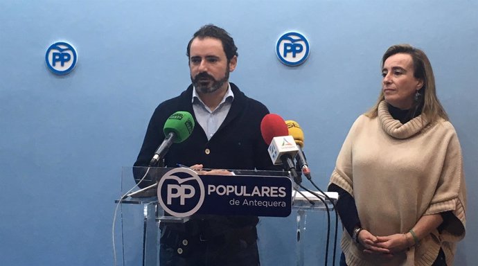 José Ramón Carmona portavoz PP Málaga y presidente PP Antequera y Belén jimenez