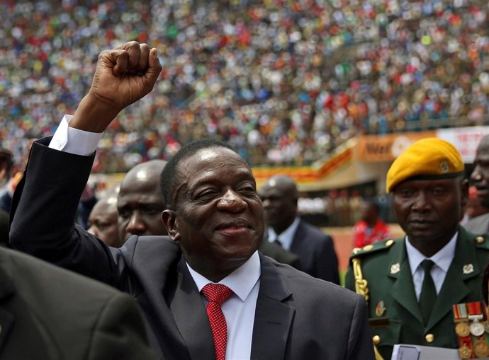 Emmerson Mnangagwa presta juramento como presidente de Zimbabue