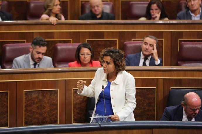 Dolors Montserrat en la sesión de control al Gobierno en el Congreso