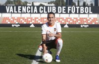 El Valencia cede a Orellana al Eibar hasta final de temporada