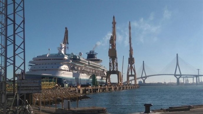 Crucero de Pullmantur en Navantia-Cádiz