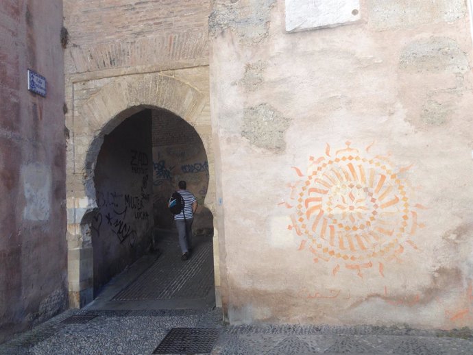 Graffitis/ Pintadas en el Albaicín, Granada