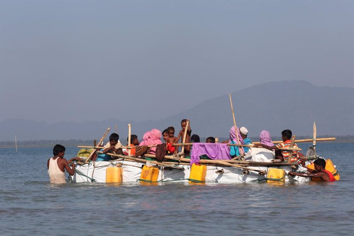 Embarcación con refugiados rohingya