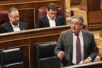 Zoido anuncia que "en poco tiempo" habrá acuerdo con Hacienda para la equiparación policial pero no da cifras