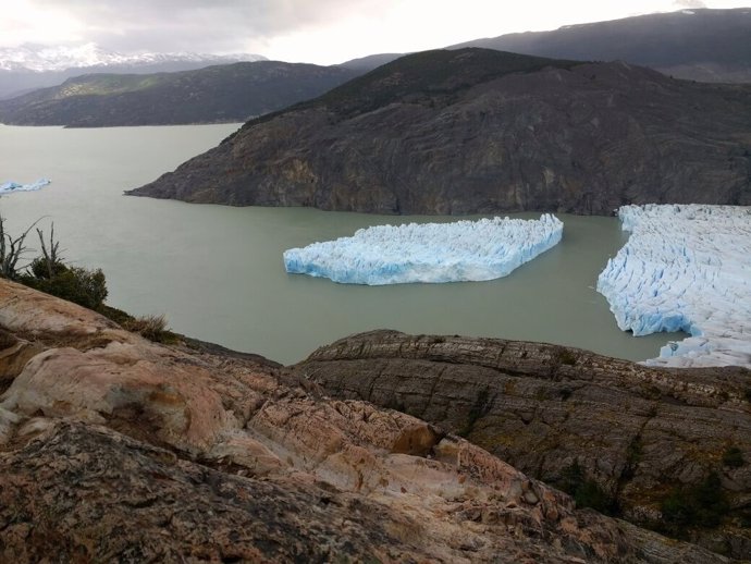 Desprendimiento en el glaciar Grey, en Torres del Paine