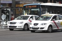 Los taxistas están convocados hoy a una huelga de 24 horas para pedir más regulación en servicios como Uber o Cabify