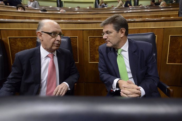 Cristóbal Montoro y Rafael Catalá en la sesión de control al Gobierno