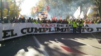 Multitudinaria manifestación de taxistas en Madrid para que se regule la actividad de Uber o Cabify