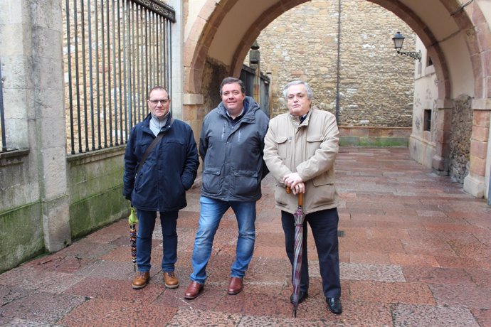 Tres diáconos permanentes en Oviedo