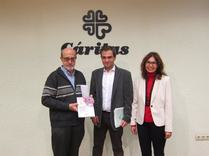 Ignacio Alonso, Raúl Flores y Carmen García, miembros de Cáritas