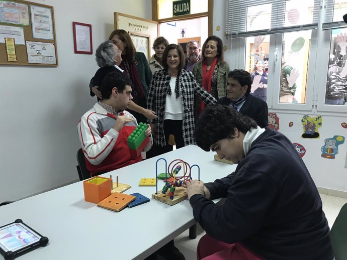 Sánchez Rubio visita un centro ocupacional en Osuna (Sevilla)