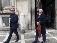 Fiscalía pide cinco años de cárcel para el exconsejero andaluz Alonso por falsedad de nombramientos