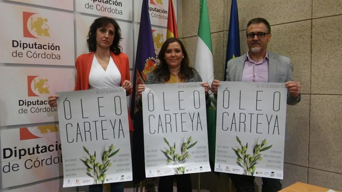 Carrillo (centro), en la presentación de Oleocarteya