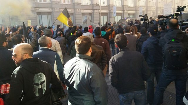 Carga policial en la manifestación de los taxistas