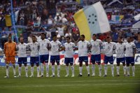 El Parlamento, sin apoyo del PP, pide que se elimine la prohibición de la bandera tricolor en campos de fútbol