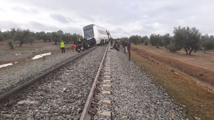 Imagen del tren descarrillado en Arahal