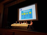 Profesionales médicos y colectivos ciudadanos reflexionan en Almería sobre la asistencia sanitaria a refugiados