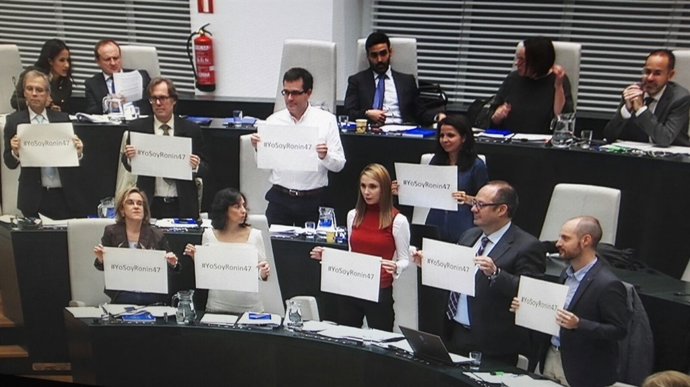 Concejales del PSOE en apoyo al policía del chat