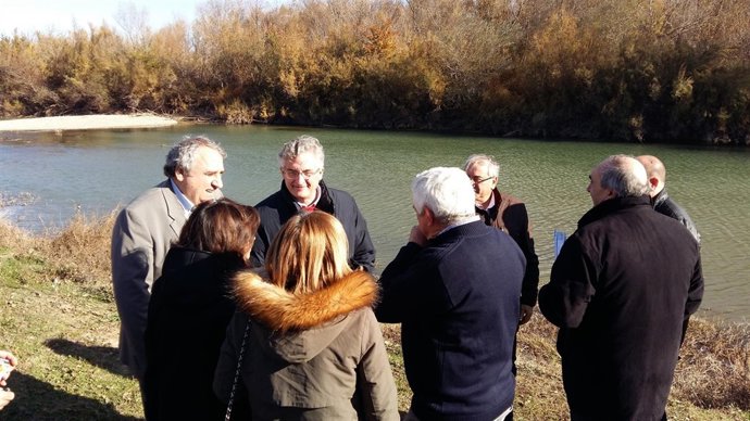 Olona en Novillas al lado del Ebro con alcaldes afectados por riadas