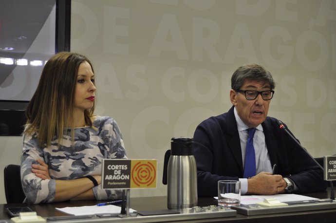 El presidente del PAR, Arturo Aliaga, y la portavoz adjunta, María Herrero. 