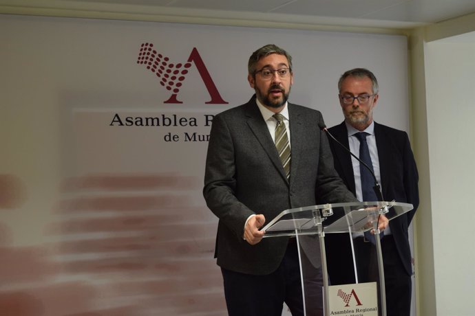 Rueda de prensa Víctor Martínez PP en Asamblea