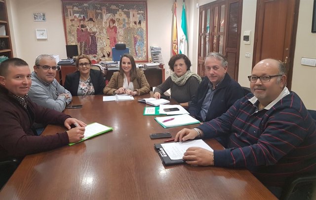 Ruiz (centro), en el encuentro con Fapa-Ágora