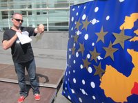 La investigación al actor Toni Albà se centra en comentarios contra Lamela en Twitter